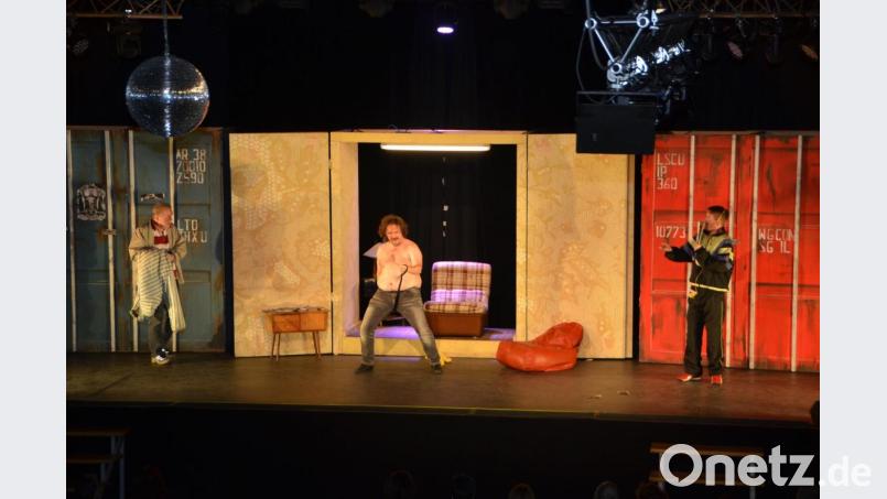 Bei der Ladies Night in der Stadthalle kreischten die Frauen angesichts der gezeigten Striptease-Show. Bild: dob