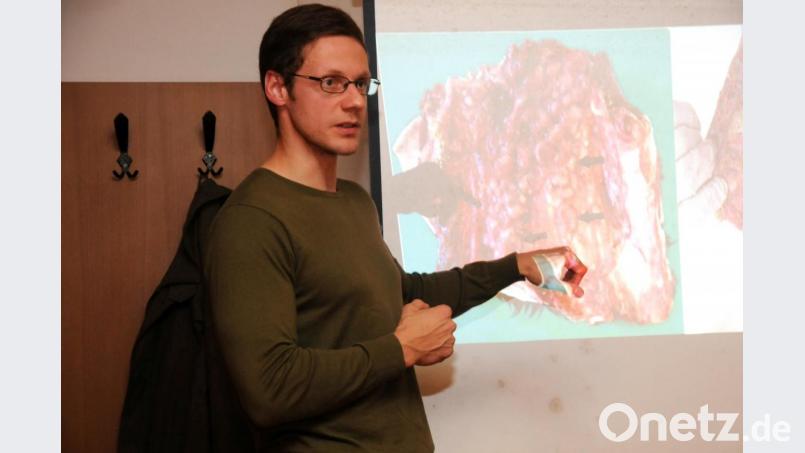 Drastische Beispiele von Wildtier-Erkrankungen zeigte Tierarzt Andreas Frank den Jägern. Es ging auch um den Schutz von Mensch und Hund. Bild: Joachim Gebhardt
