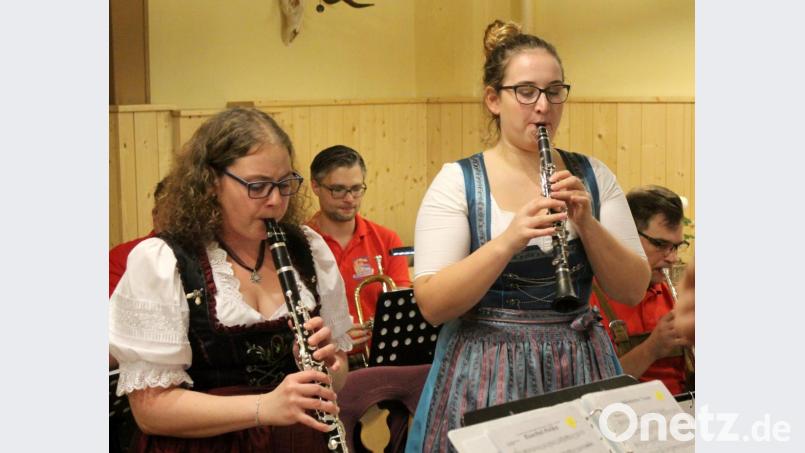 Die zwei Klarinettistinnen sorgen für jubilierende Zwischenklänge und kurze Soli. Bild: Schönberger, Ferdinand [fsb]