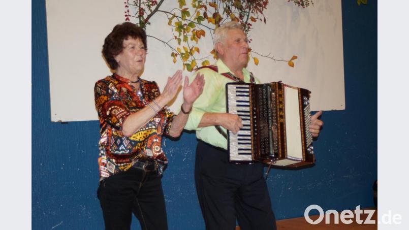 Das Duo Moll-Ruf gaben seinen Einstand mit flotten Musikstückeln und urigen Witzen. Bild: slh