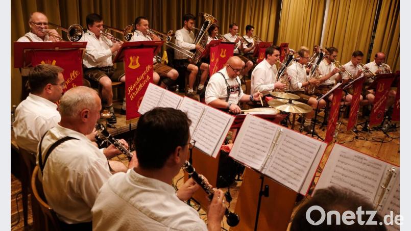 Einen großartigen Auftritt hat die Blaskapelle Waldkirch unter Leitung von Bernhard Träger beim Konzertabend am Sonntag im vollbesetzten Fred-Lehner Saal der Mehrzweckhalle. Bild: le