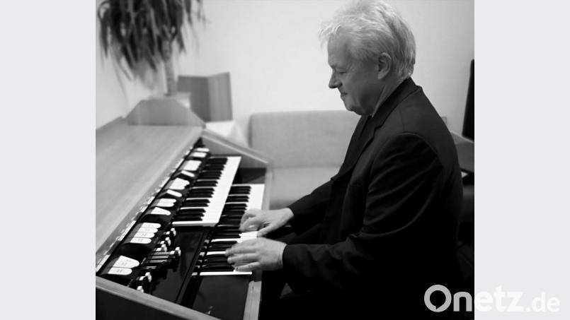 Michael Bertelshofer an der Hammond-Orgel. Bild: exb