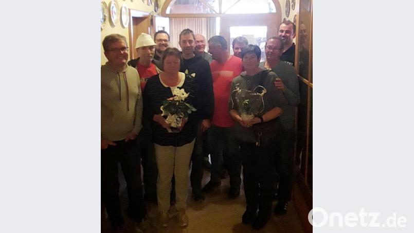 Die beiden Siegerteams: (vorne von rechts) Gerd und Ilona Krüger sowie Anneliese Bauer und Peter Zaus. Bild: ld