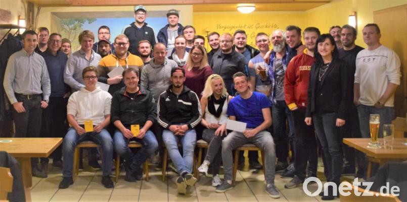 Die Junge Union Parkstein mit ihrem Vorsitzenden Michael Gleißner (links) lud zum 20. Mal zum Preiswatten. Bild: bey