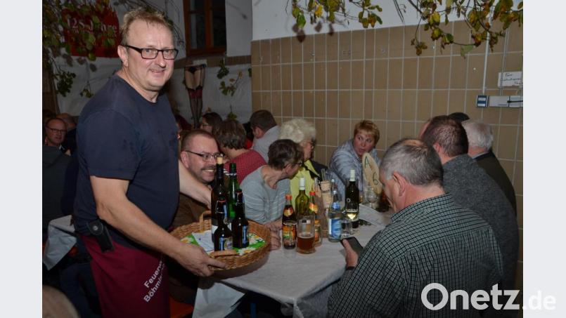 Ein volles Haus krönt das erste &quot;Beinfest&quot; der Feuerwehr Böhmischbruck. Aus der ganzen Region kommen die Besucher ins Pfreimdtal. Bild: dob