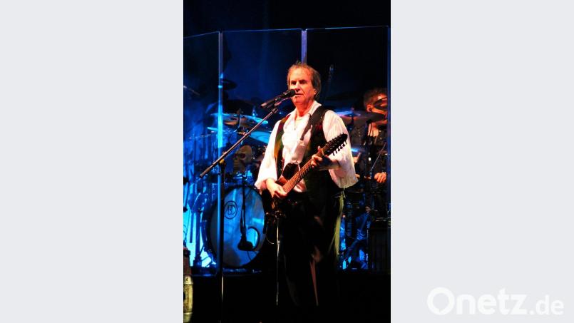 Chris de Burgh präsentierte sich in der Bayreuther Oberfrankenhalle als musikalischer Geschichtenerzähler - mal rockig, mal gefühlvoll und immer mit satter Stimme. Bild: stg