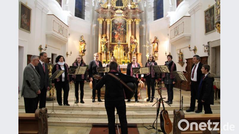 Mit einem wunderschönen Benefizkonzert der Aktion &quot;Lichtblicke&quot; begeisterte der Chor &quot;CantArt&quot; knapp 350 Zuhörer in der Stadtpfarrkirche St. Georg. Bild: prh