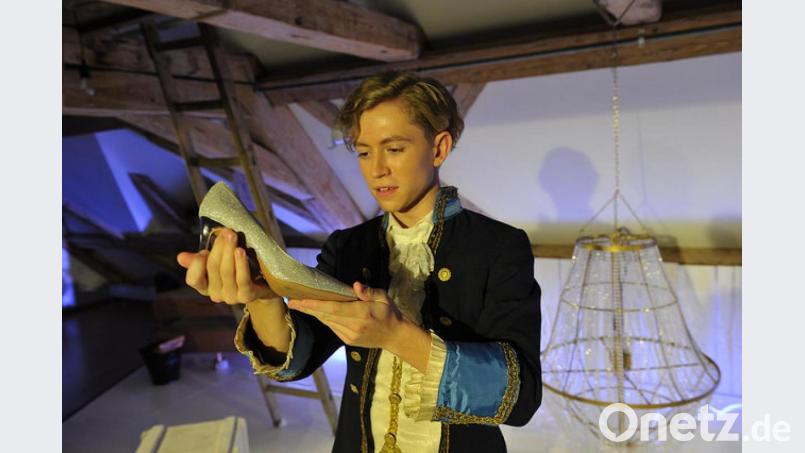 Szenenbild aus Aschenbrödel. Bild: exb/Landestheater Oberpfalz