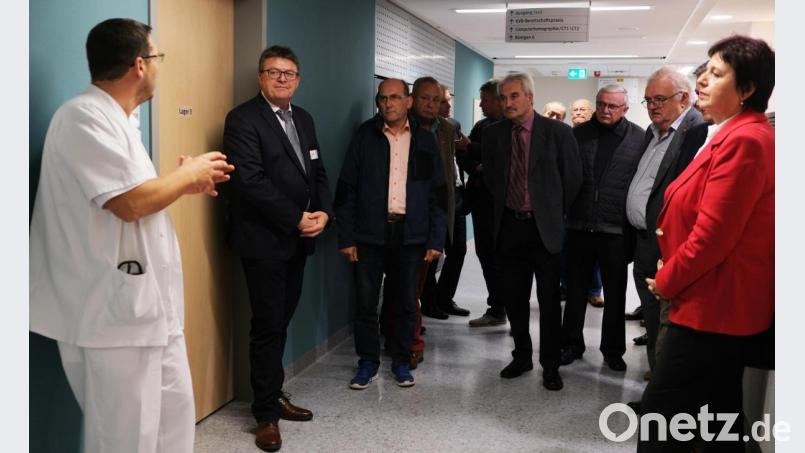 Mitglieder des Beirates der Amberger AOK-Direktion auf Infotour in der Zentralen Notaufnahme des Klinikums St. Marien. Bild: Klinikum/Meier