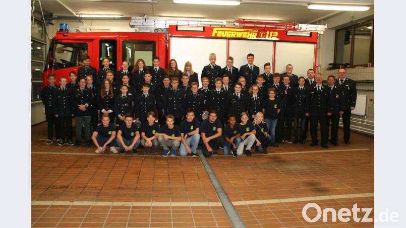 Die erfolgreichen Teilnehmer des Wissenstests zusammen mit den Verantwortlichen. Bild: fpoz