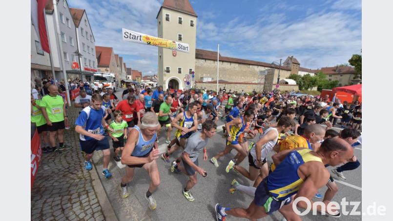 Startschuss für den 30. Stadtlauf Sulzbach-Rosenberg im Jahr 2018. Bild: Hubert Ziegler