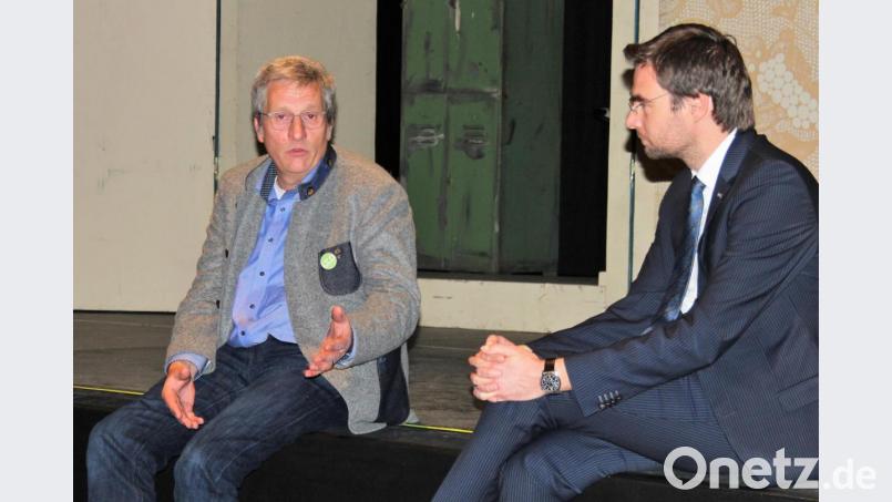 LTO-Geschäftsführer Wolfgang Meidenbauer (links) im Gespräch mit Landtagsabgeordneten Stephan Oetzinger Bild: stg