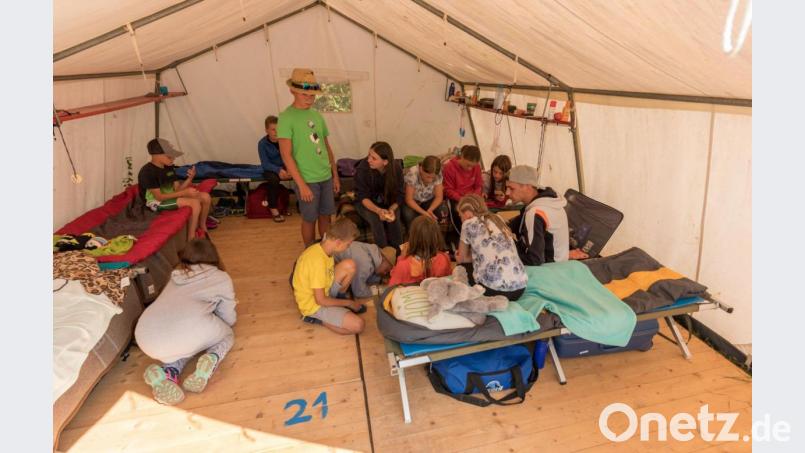 Manche Familiengruppen nutzen auch gern die gemütliche Atmosphäre im Zelt für unterschiedlichste Spiele. Bild: dtr