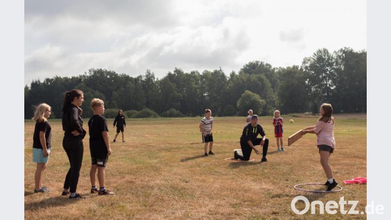 Vielerlei Spiele in verschiedensten Abwandlungen schmieden die Gruppen zusammen und lassen bei den Kindern keine Langeweile aufkommen. Bild: dtr