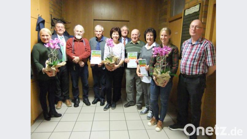 Die Geehrten der Pittersberger Gartler (von links): Sandra Damm, Bürgermeister Josef Gilch, Hans Forster, Josef Boßle, Angela Bias, Michael Götz, Josef Huger, sen., Elfriede Trepesch, Gaby Beer und Vorsitzender Gerhard Büchold. Den Leuten der erste Stunde sowie den steten Stützen wurde besonders gedankt. Bild: gm