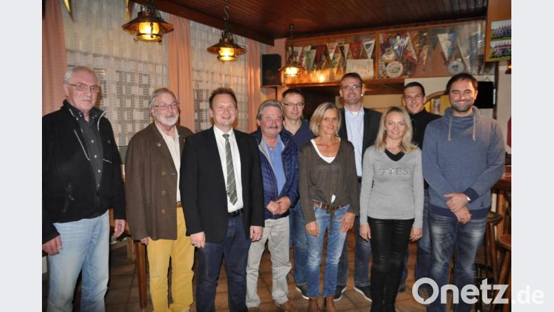 Den Vorstand der UBV gehören künftig (von links) Hubert Brendel, Karlheinz Dadder (beide Kassenprüfer), Christian Porsch (Zweiter Vorsitzender), Karl Braun (Kassier), Thomas Pöllath, Sybille Neuner (beide Beisitzer), Christian Bäß (Vorsitzender), Elena Schumacher (Schriftführerin), Sebastian Gräbner und Christian Ohlraun (jeweils Beisitzer) an. Bild: ak