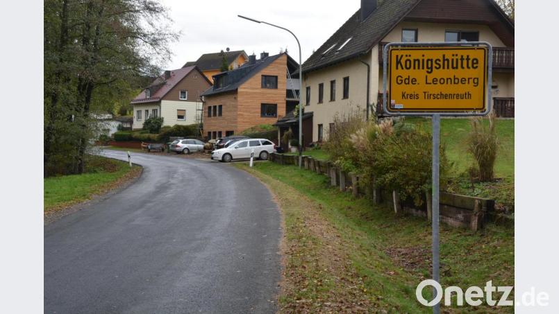 Bei der Ortseinfahrt nach Königshütte aus Richtung Neumühle hat das Tempomessgerät der VG Mitterteich erhebliche Geschwindigkeitsüberschreitungen aufgezeichnet. Jetzt soll die Kommunale Verkehrsüberwachung regelmäßig blitzen, um die Zahl der Schnellfahrer zu verringern. Bild: jr