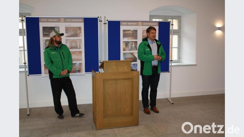 Das Konzept des als Modellprojekt intendierten Jugendwohngruppenhauses &quot;Meierhof&quot; erläutern die &quot;Learning Campus&quot;-Geschäftsführer Stephan Müller und Benjamin Zeitler. Bild: bjp