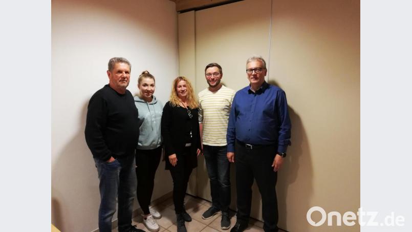 Martin Filchner (Zweiter von rechts) verstärkt bei den DJK-Leichtathleten das Team der Übungsleiter mit Franz Grau, Anna Bitterer und Renate Ziegler (von links). Rechts im Bild Kassier Reinhard Bieniok. Bild: prh