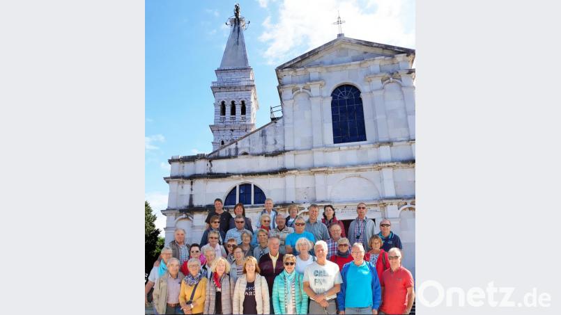 Die Reisegruppe vor der Kirche der Heiligen Euphemia in Rovinj.