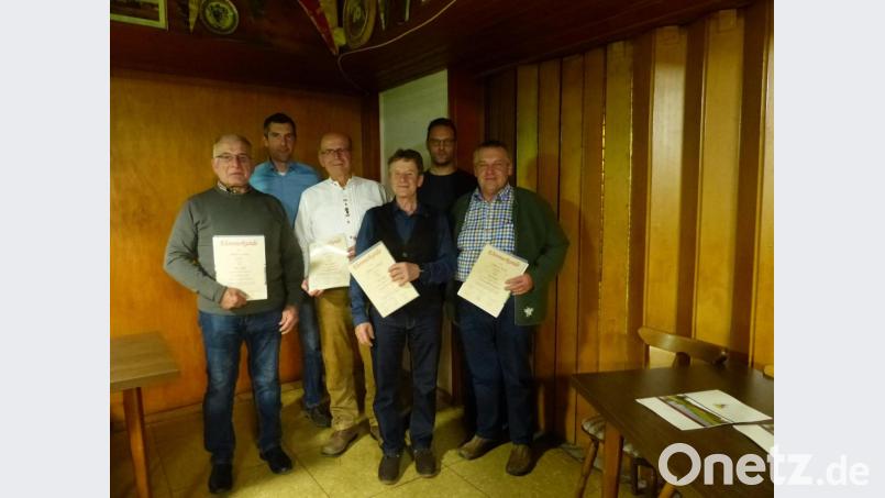 Die Geehrten (von links): Anton Lorenz, Michael Müller, Alfred Gilch, Johann Schlegl, Matthias Götz und Johann Kick Bild: hme