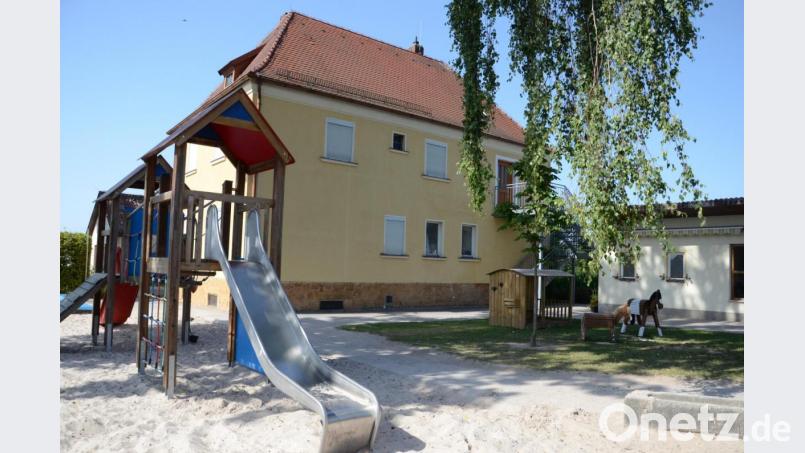 Seit Ende Juli spielt hier kein Kind mehr: Der St.-Michael-Kindergarten in Ehenfeld ist geschlossen, weil giftige Schimmelpilze nachgewiesen wurden. Bild: spw
