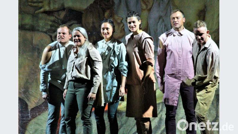 Das Landestheater Schwaben gastierte mit einer unkonventionellen Inszenierung von Schillers &quot;Die Räuber&quot; in der Max-Reger-Halle. Bild: stg