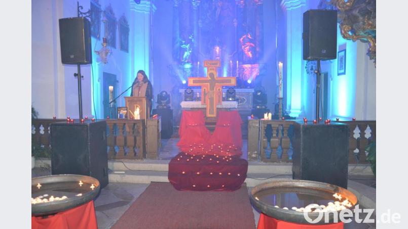 Prächtig und beeindruckend war die Nacht der Lichter in der Wieskirche und imposant die Lichtershow, die das Gotteshaus in bunter Farben und Strahlen eintauchte. Bild: gi