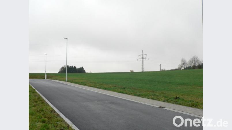 Hier in der Nähe des Baugebiets "Weiherwiesen II" soll das neue Umspannwerk entstehen. Bild: lep