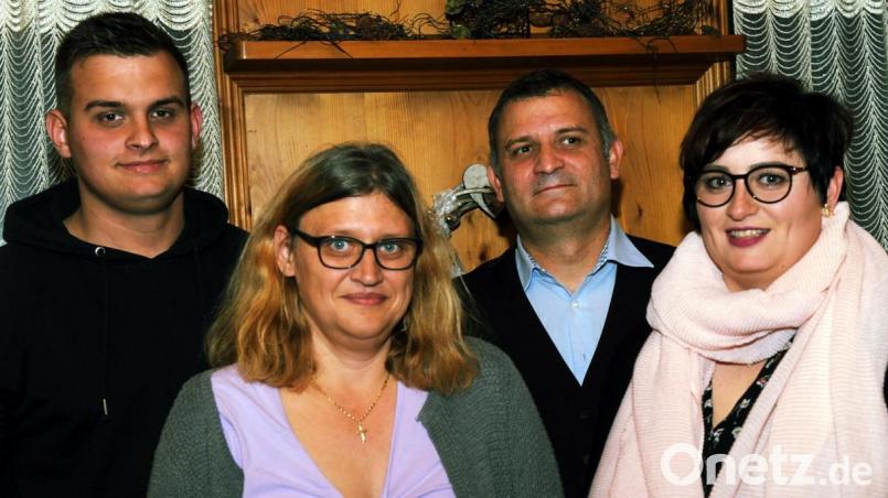 Mit (von links) Felix Ehbauer, Heidi Sonn, Stefan Anderle und Edith Gassner an der Spitze will die Wählergruppe „Bündnis Zukunft Ammerthal“ dafür sorgen, dass im Ammerthaler Rathaus künftig weniger gestritten, dafür aber wieder mehr Politik für die Bürger gemacht wird. Bild: gf