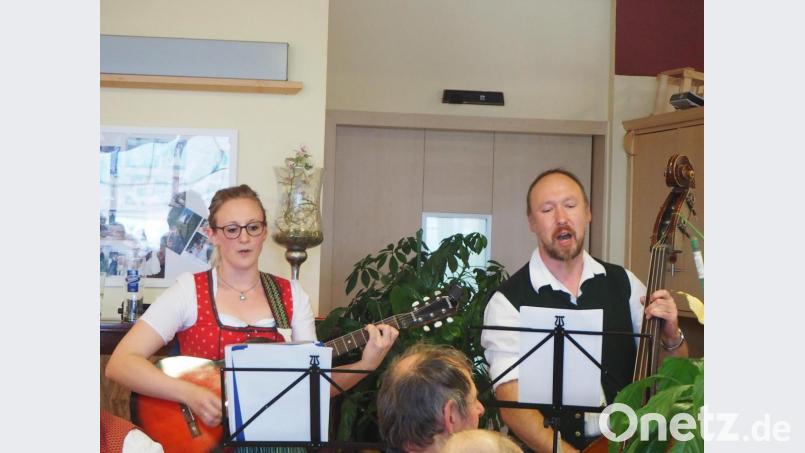 Andrea Singer und Martin Greber sorgten mit ihrem Gesang für Stimmung. Bild: Rückerl