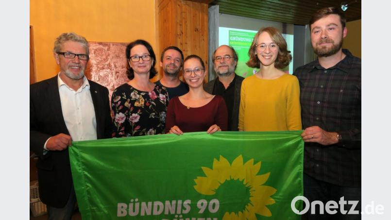 Die Grünen gründeten in Teubliutz einen neuen Ortsverband. Das Bild zeigt von links: Rudi Sommer, Claudia Lehmann-Schmidkonz, Christian Knarr, Hannah Quaas, Eike Hallitzky, Eva Lettenbauer und Benjamin Quaas. Bild: Hirsch