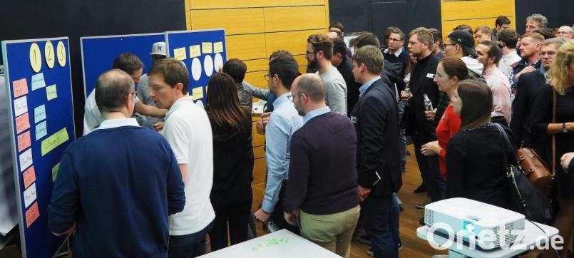 Lange Schlangen bildeten sich vor einem Jahr bei der &quot;Startup &amp; Inspiration Night&quot; vor den Bewertungswänden. Archivbild: Bühner