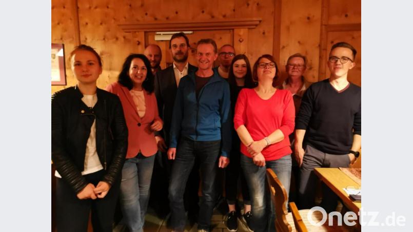 Das Vorstandsteam der UWG Ammerthal mit Vorsitzendem Thomas Bär (Vierter von links) und Zweiter Vorsitzenden und Bürgermeisterin Alexandra Sitter (Zweite von links). Bild: exb