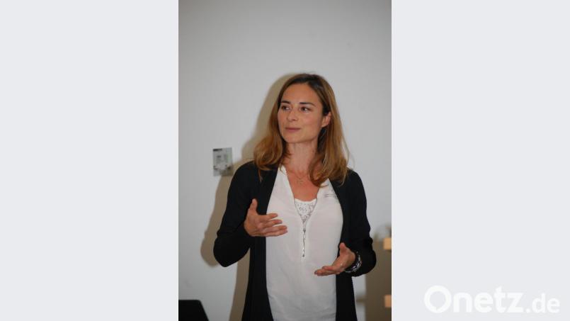 Emma Costa Argemi stellte den IHK-Leitfaden „Elektromobilität in Unternehmen“ vor. Bild: gib