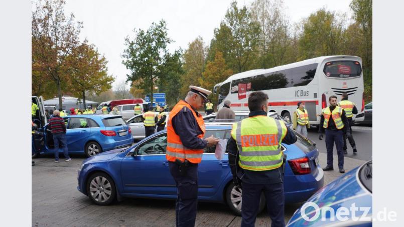 Die Polizei kontrolliert auf der A6 am Rastplatz Ulrichsberg. Bild: Bundespolizei Waidhaus