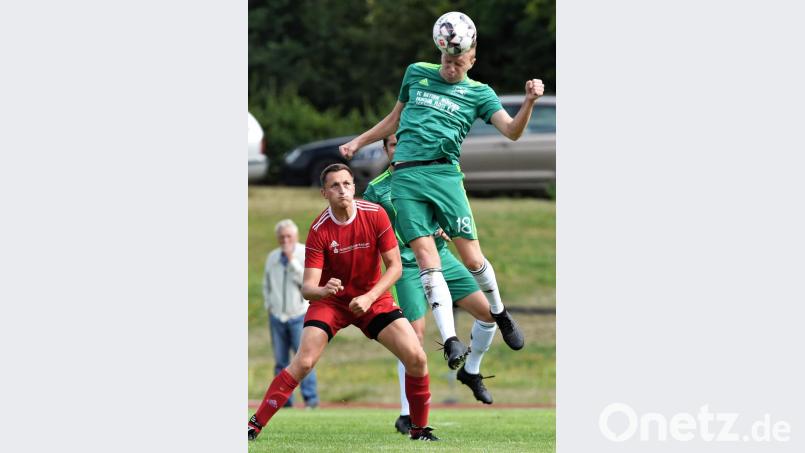 Mit einer 1:5-Niederlage kehrte der FC Weiden-Ost am dritten Spieltag aus Vohenstrauß (Szene). Am Sonntag wollen es die Weidener besser machen und dem Spitzenreiter die erste Saisonniederlage beibringen. Bild: Büttner, Gerhard