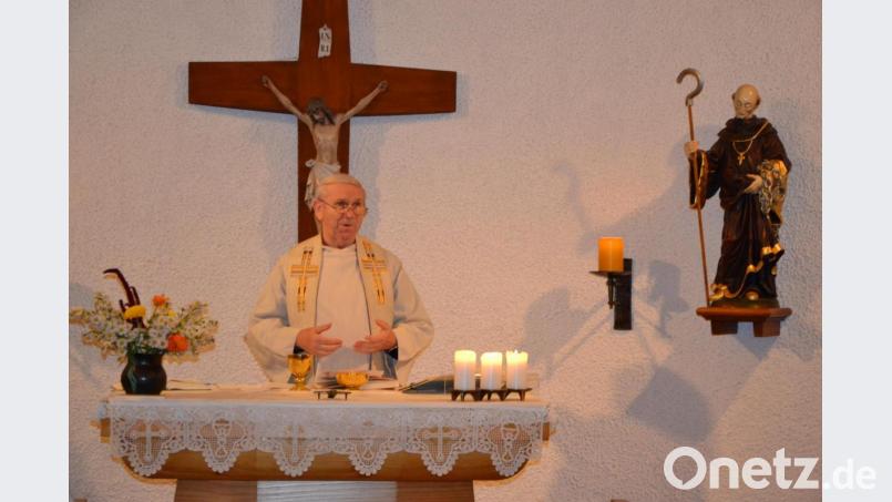 In Heumaden feierten die Gläubigen den Namenstag ihrer Dorfkapelle, die dem Hl. Leonhard geweiht ist, mit einem Festgottesdienst mit Pfarrer Josef Most. Bild: gi