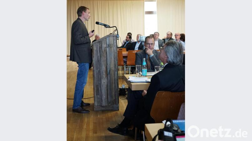 Benjamin Kopp vom Landesamt für Umwelt referierte am Donnerstag im Restaurant Miesberg in Schwarzenfeld. Bild: Wilhelm Amann