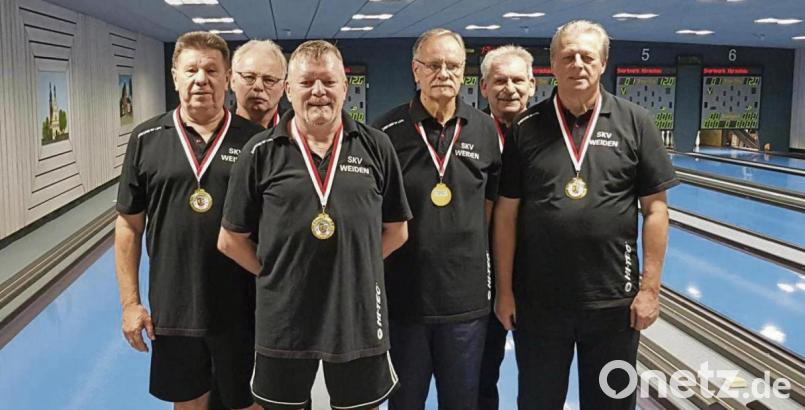 Manfred Ziegler (von links), Sportwart Detlef Götz, Gert Erben, Manfred Thorenz, Heiner Eichinger und Hugo Wild freuten sich über ihre gute Vorstellung auf den Bahnen in Hirschau. Bild: A. Schwarzmeier