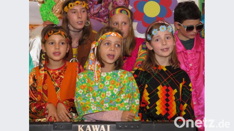 Die Kinder trällern textsicher und lautstark &quot;I have a dream&quot;. Die einzige Strophe, die sie als Aufgabe bekommen haben, bewältigen sie mit links. Bild: ubb