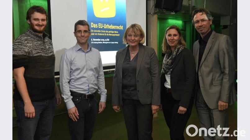 Beim Technik-Forum der OTH diskutierten sie über das EU-Urheberrecht (von links): Patrick Santy, Prof. Dr. Fabian Brunner, Prof. Dr. Andrea Klug, Viola Vogelsang-Reichl und Prof. Dr. Maximilian Kock. Bild: Petra Hartl