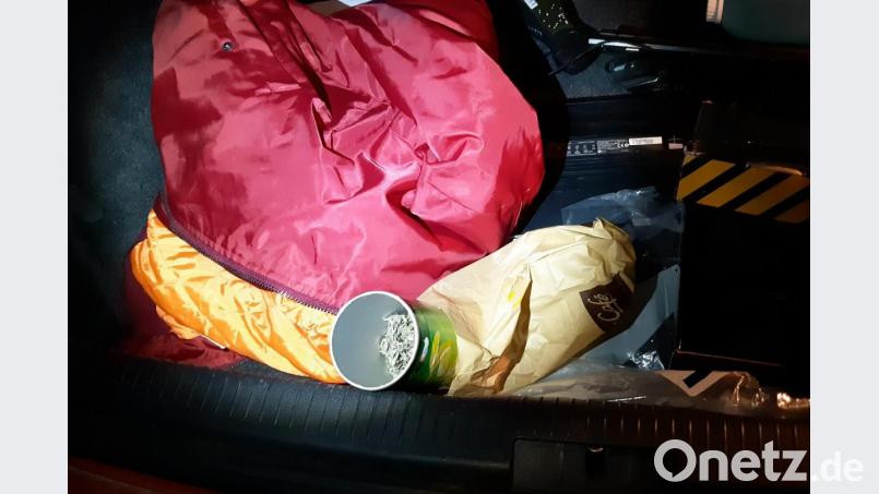 In einer Chipsdose wollte ein 26-Jähriger Marihuana nach Deutschland einführen. Bild: Bundespolizei Waidhaus