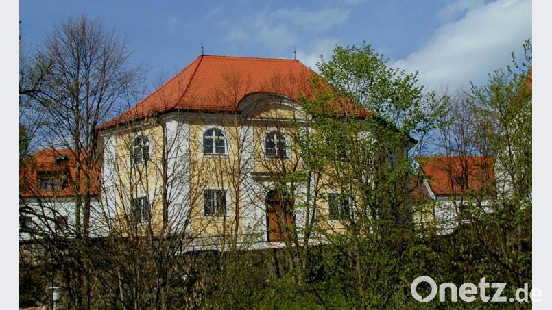Der ganze Stolz des jüdischen Kultus: Das klassizistische Kunstdenkmal auf dem Judenberg: die Flosser Synagoge. Bild: le