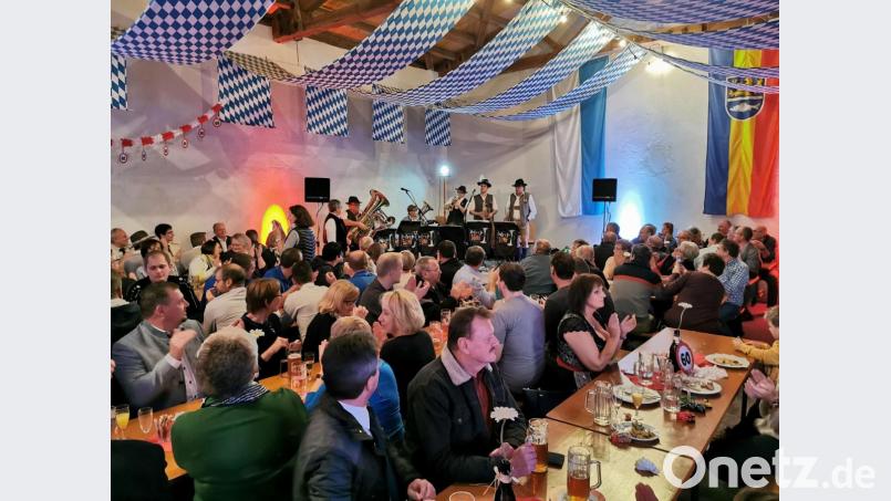 Den 60. feierte Bürgermeister Reiner Gäbl im voll besetzten Festsaal des Kommunbrauhauses &quot;Biererlebnis&quot;. Bild: gz