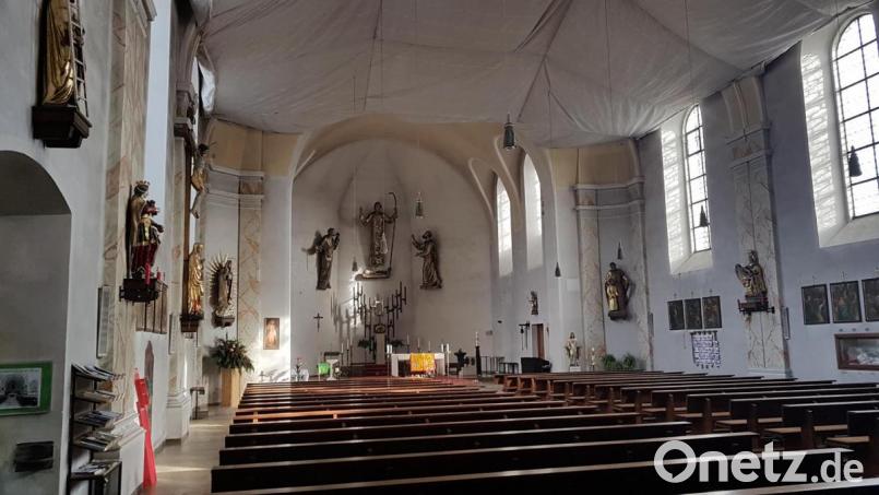 Vor 160 Jahren wurde die neuerbaute Pfarrkirche St. Peter und Paul nach dem Brand von 1848 geweiht. Dieses Jubiläum wird am Sonntag um 10 Uhr beim Kirchweihfest mit einem Festgottesdienst begangen. Zum letzten Male in jetzigem Innenraum der Kirche. Bild: gi