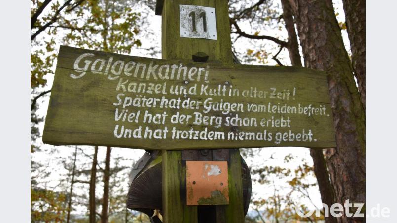 Der Wanderweg Nummer elf führt hinauf zum Galgenkatherl. Von der einstigen Richtstätte bietet sich ein schöner Blick auf Windischeschenbach. Bild: Lowak