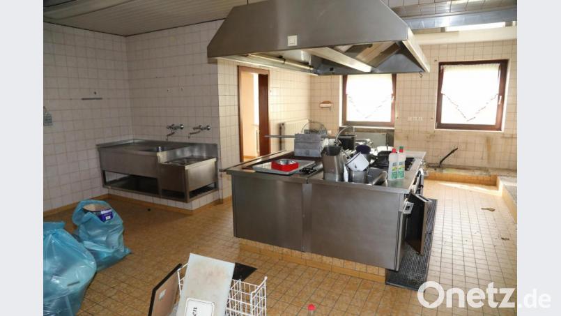 Es gibt noch viel zu tun.. Die Küche muss leer sein, bevor es ans Umbauen geht. Bild: Gerhard Götz