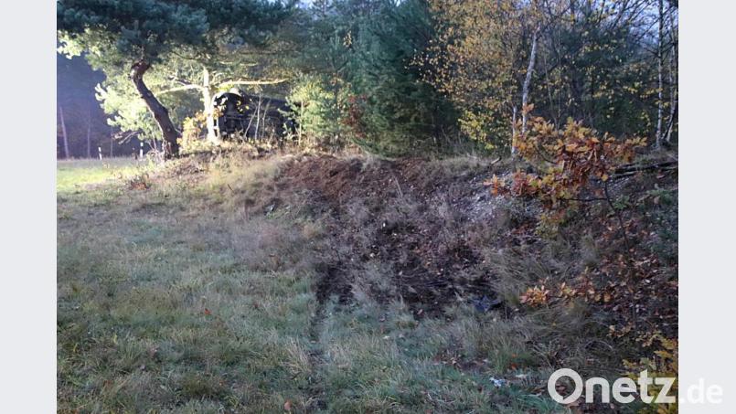 Diese Spur zog der Wagen der Weidenerin vor dem Überschlag. Bild: jma