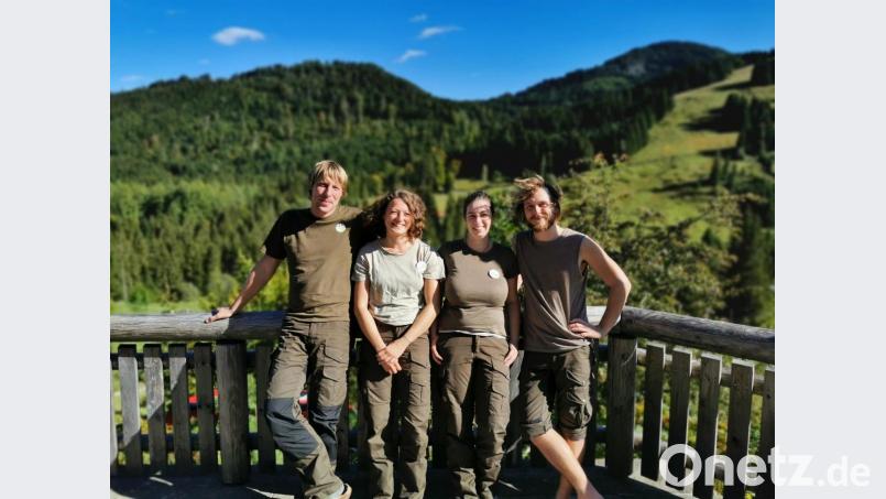 Dienst als Ranger leisten (von links) Martin Kreisel, Melanie Chisté, Julia Dummert und Johannes Stemper. Bild: Naturpark Fränkische Schweiz - Frankenjura